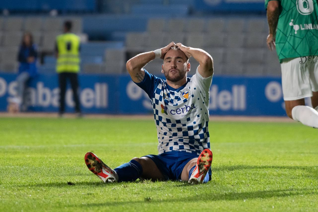 Pas enrere i primera derrota a casa del Sabadell contra la SD Logroñés