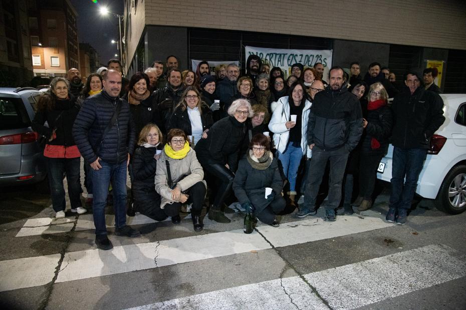 Amics i familiars de Jordi Ros en la seva arribada a Sabadell | Roger Benet