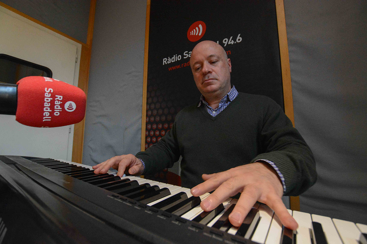Albert Guinovart als estudis de Ràdio Sabadell. |Foto: Roger Benet