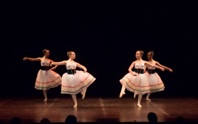 Moment de l'actucació de l'Escola de Dansa Stils de Sabadell.Font: Esbart Sabadell Dansaire. Autora: Laia Manyosa