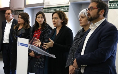 L'alcalde Juli Fernández, conjuntament amb els altres batlles, durant la roda de premsa | ACN