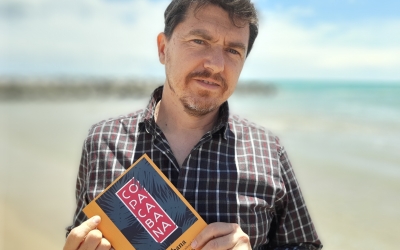 Xavier Gual amb un exemplar de 'Copacabana' | Cedida