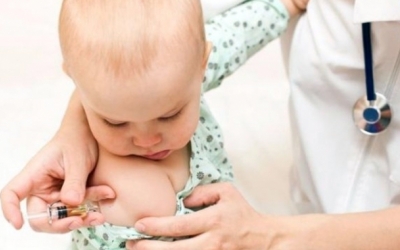 Imatge d'un nadó vacunant-se | Arxiu