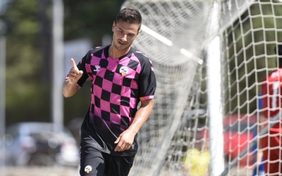 Guruzeta celebrant un dels seus dos gols | Marc González Alomà - CES