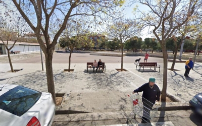 Gràcia vol que es millori ja la plaça del Treball | Google Maps