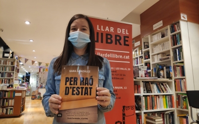 Sara González ha presentat a Sabadell 'Per raó d'estat' a La llar del llibre | Pau Duran