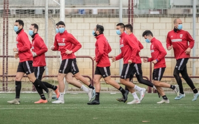 Els jugadors del Logroñés, entrenant-se amb mascareta | Cedida
