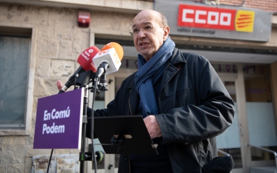 Joan Carles Gallego, davant la seu de CCOO a Sabadell/ Roger Benet