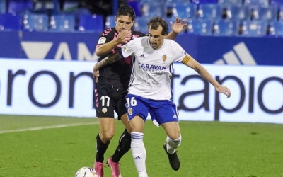 Víctor Garcia i Eguaras, disputant la pilota en el 0-0 de la primera volta | CES