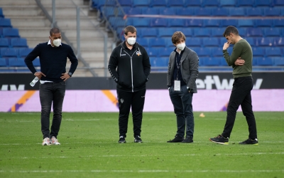 Juvenal Edjogo, Ignasi Salafranca, Jose Manzanera i Antonio Hidalgo rumiant després del partit a l'RCDE Stadium | Roger Benet