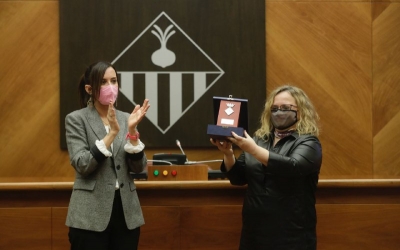 Marta Farrés i Glòria Casaldàliga amb la Medalla de la Ciutat | Ajuntament de Sabadell