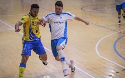 Besalduch, lluitant en una acció d'un partit del Club aquesta temporada | Oscar Pérez Asensio