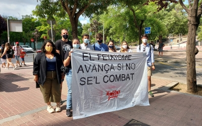Membres de Jovent Republicà a les portes dels jutjats de Sabadell | Núria García