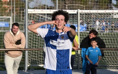 Javi Morcillo, celebrant el gol del Sabadell juvenil | FutBaseCES
