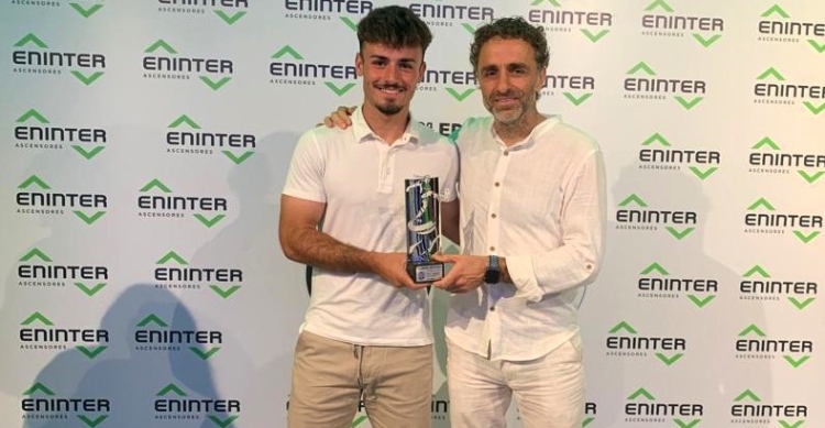 Belmonte fill felicitat pel seu pare pel premi de jugador destacat de Primera Catalana 22/23