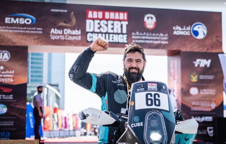 Satisfacció en Merichal per haver acabat la prova | Merichal, a l'Abu Dhabi Desert Challenge | Ártabros Rally