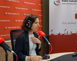 Txell Escalé, als estudis de Ràdio Sabadell