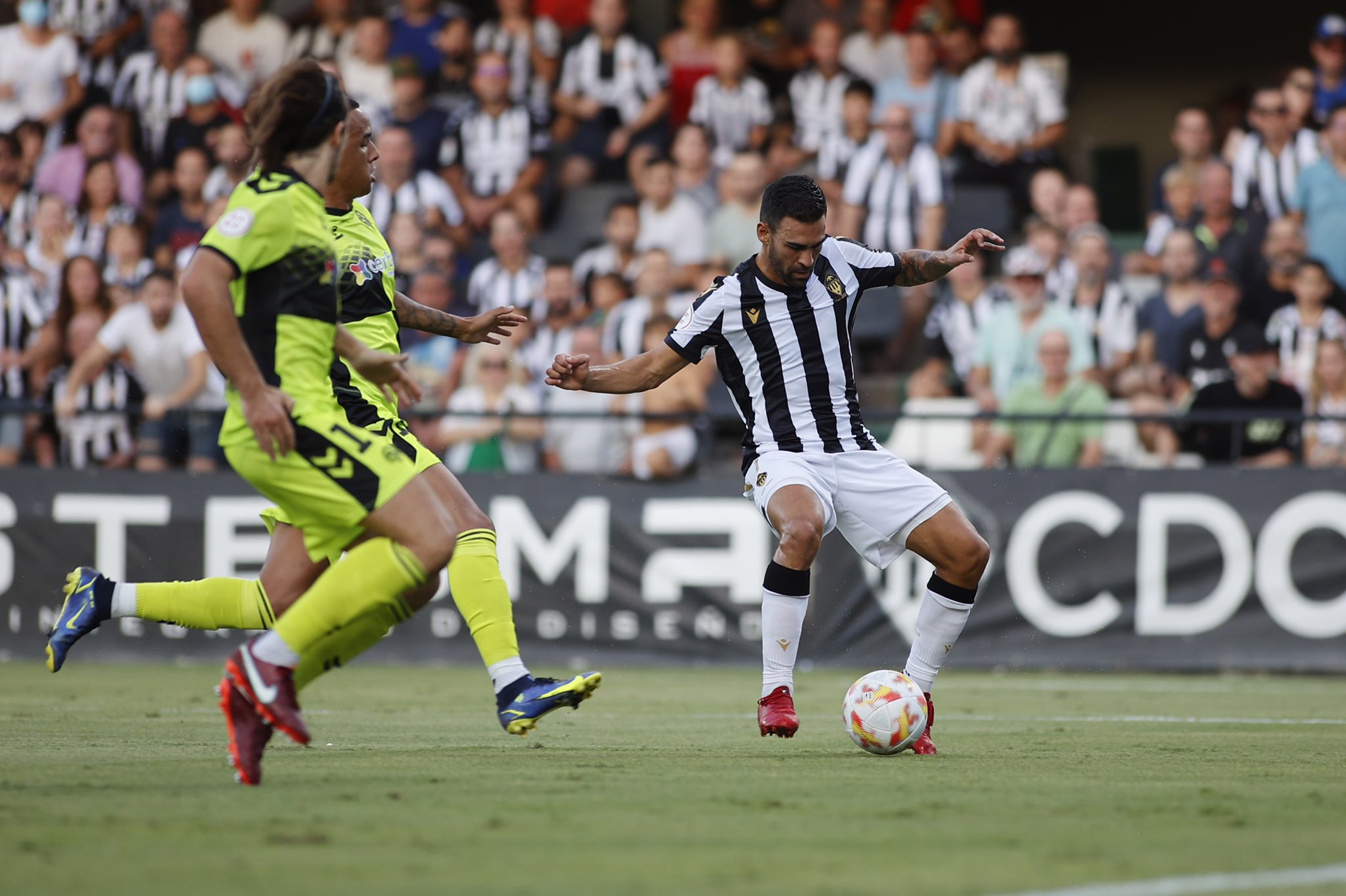 El Sabadell es descús al darrere i encaixa la primera derrota del curs a  Castàlia (3-1) | RàdioSabadell