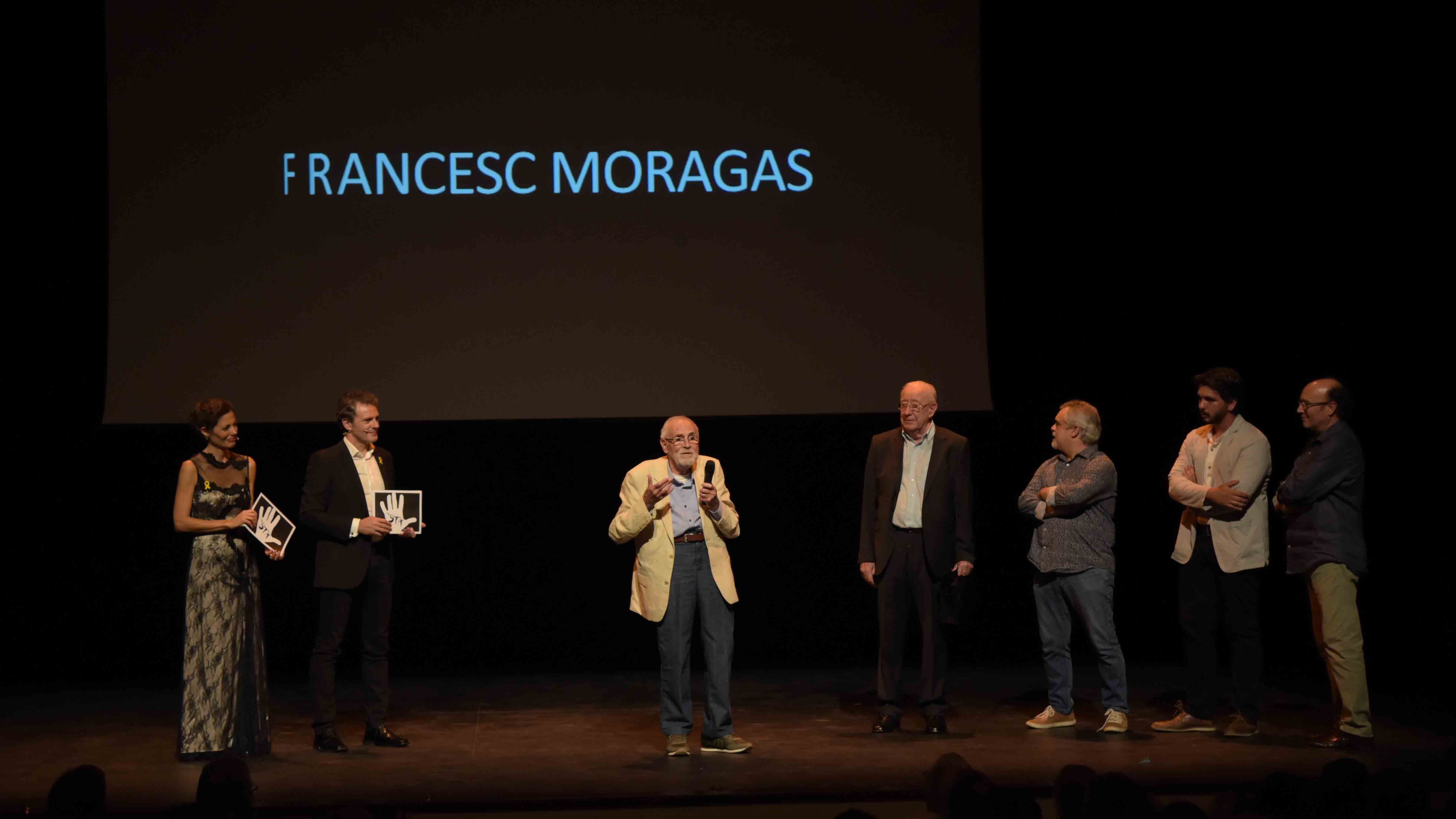 Moment en que Francesc Moragas rep el premi | Roger Benet