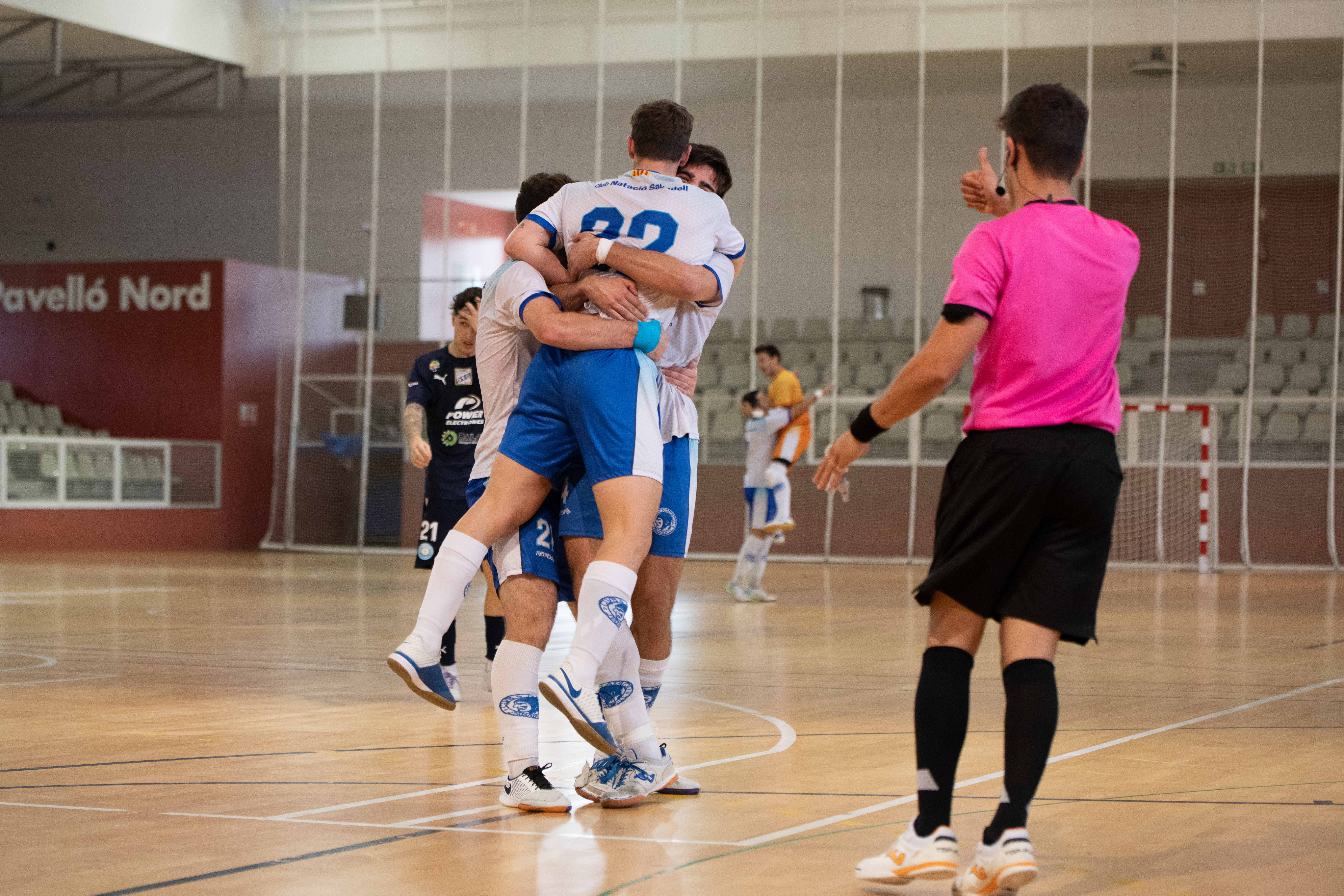 Els jugadors del Natació Sabadell celebrant un gol aquesta temporada | Roger Benet