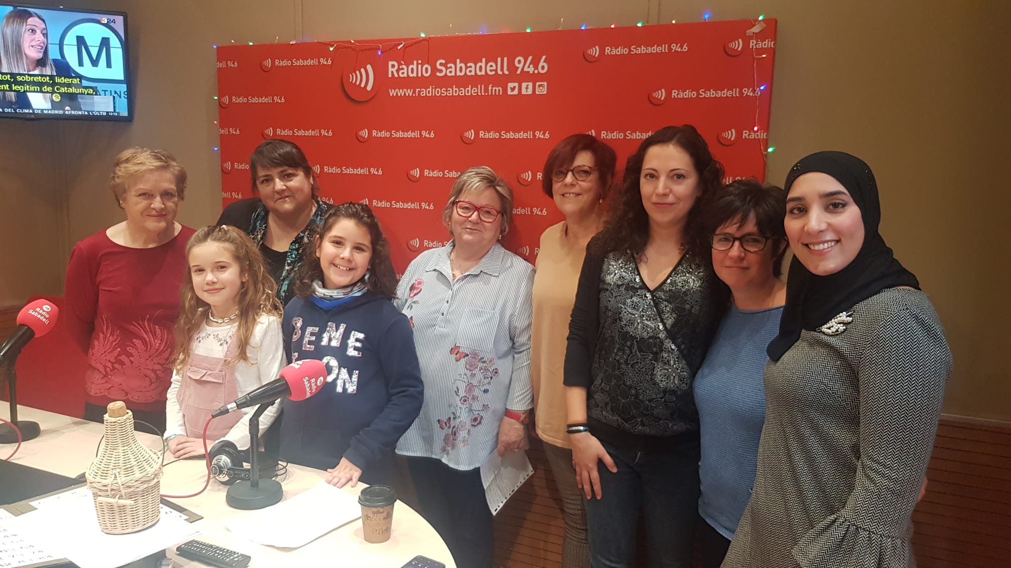 Organitzadores de diferents entitats i centres escolars a l'estudi 1 de Ràdio Sabadell | Raquel García