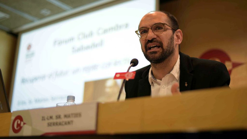 Maties Serracant durant la conferència a la Cambra de Comerç