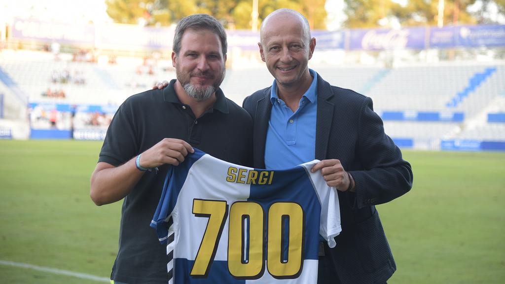 Garcés i Calzada, amb la samarreta commemorativa dels 700 partits | Roger Benet