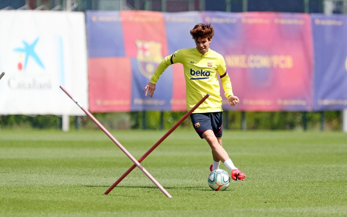 Riqui Puig, jugador del Barcelona 'B', entrenant-se amb el primer equip | FC Barcelona