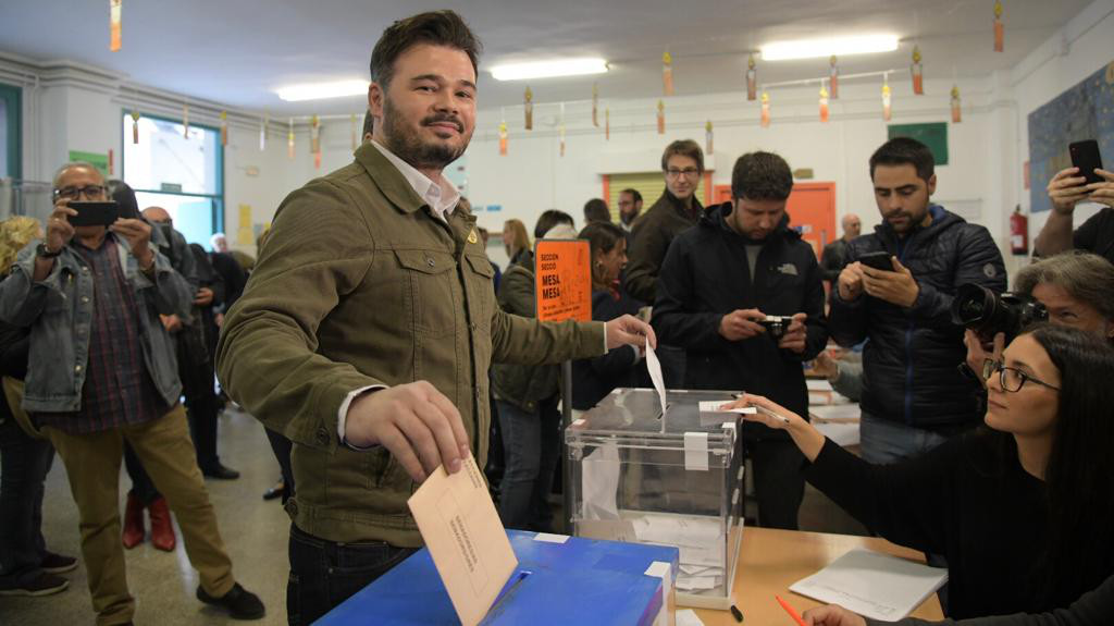 Gabriel Rufián exercint el seu dret a vot | Roger Benet