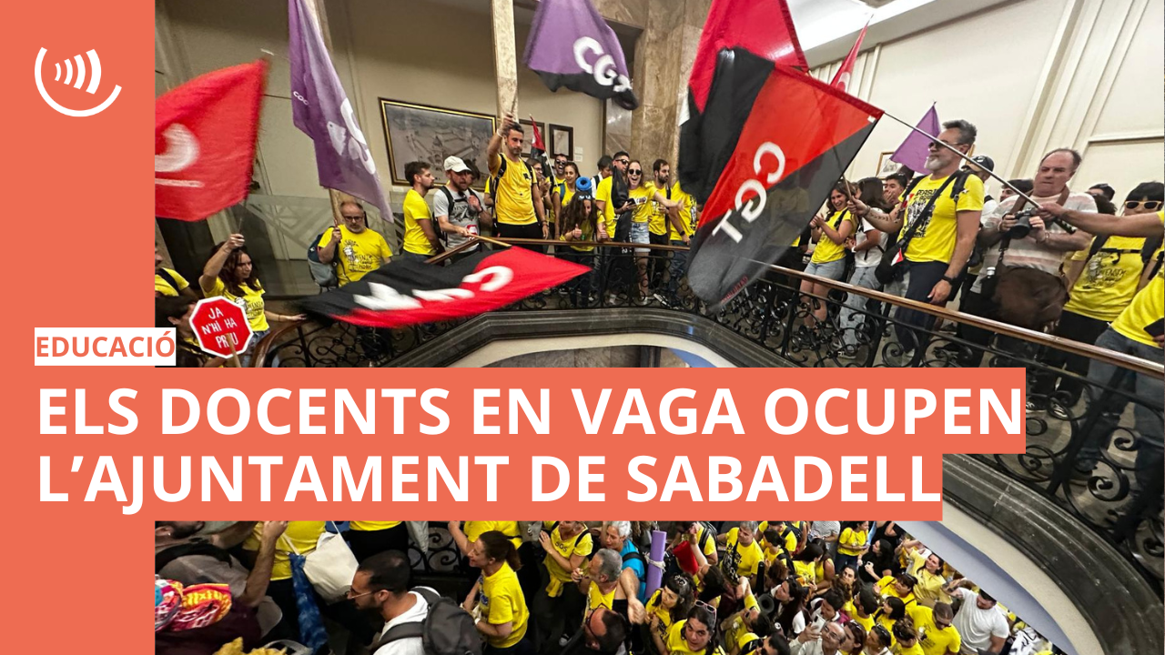 Els docents en vaga ocupen l’Ajuntament de Sabadell