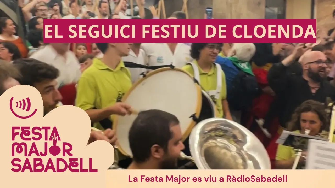 Apoteòsic final de festa al vestíbul de l'Ajuntament