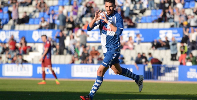 Peláez celebrant el seu gol minuts abans de lesionar-se (Roger Benet - CES)