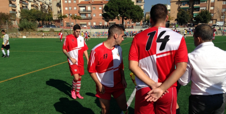 Paco Moreno dona instruccions als seus jugadors