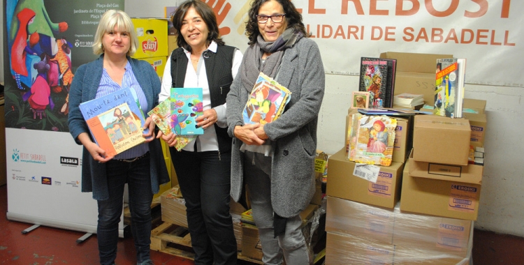 La regidora de cultura, Montserrat Chacón, la directora del Rebost, Mercè Calvet i Anna Fité, directora del Festival | Cedida