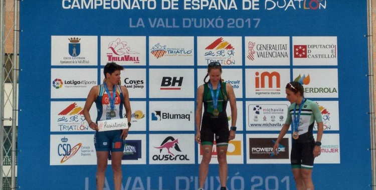 Laura Gómez al podi de l'Estatal de Duatló