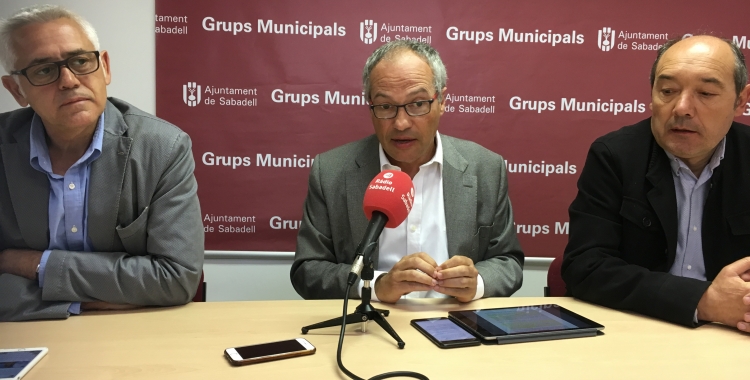 Els regidors Toni Font, Carles Rossinyol i Josep Beltran en roda de premsa | Mireia Sans