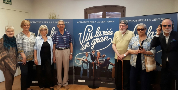 Membres dels casals de gent gran de Sabadell presentant la nova campanya/ Karen Madrid