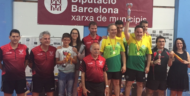 Tennis Taula Sabadell i el Ciervo celebrant els seus èxits a Calella