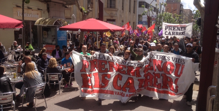 La manifestació al seu pas per la Rambla. Foto: Radio Sabadell