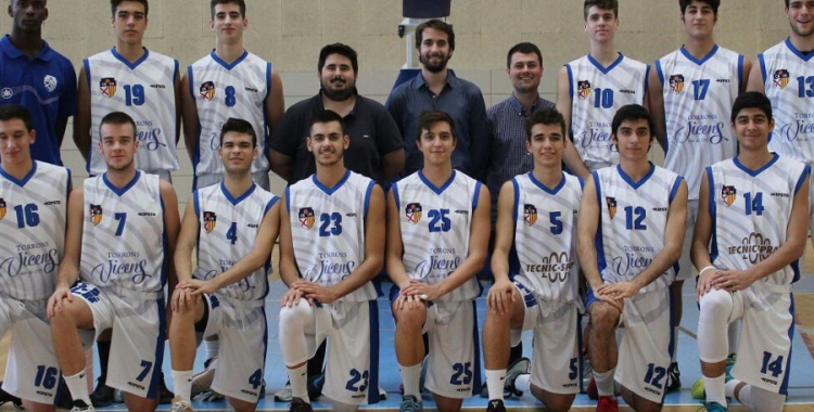 Albert Cañellas (al centre del cos tècnic) és l'escollit per entrenar el Sant Nicolau