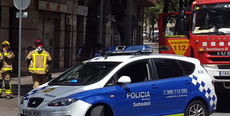 Un dels vehicles de la policia en un servei | Arxiu