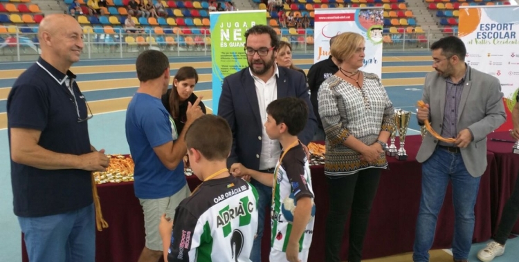 Aquest migdia s'han lliurat els premis del Consell Escolar a la Pista Coberta | OAR Gràcia