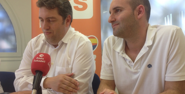 Els regidors José Luis Fernández i Adrian Hernández. Foto: Ràdio Sabadell