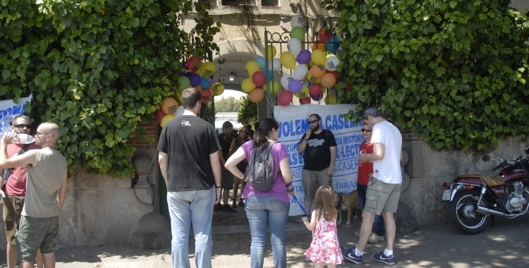 Porta principal de la Caserna de la Guàrdia Civil. Foto: Ràdio Sabadell. Autor Aleix Graell
