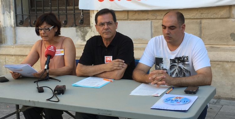Àngels Núñez, de CCOO, Josep Antoni Pozo, UGT, i Xavier Bartrolí (SPPM) en roda de premsa | Mireia Sans