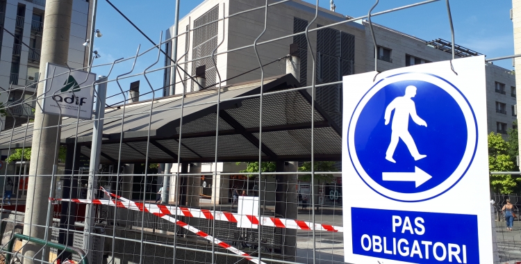 Estat de les obres a l'exterior de l'estació de Sabadell Centre/ Karen Madrid