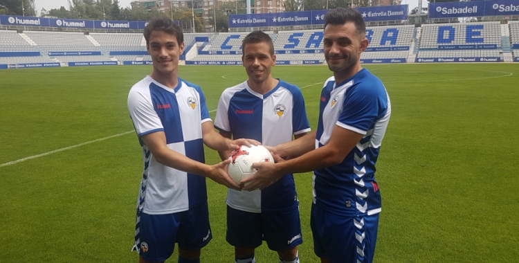 Josu Ozkoidi, Felipe Sanchón i Óscar Rubio amb la samarreta arlequinada
