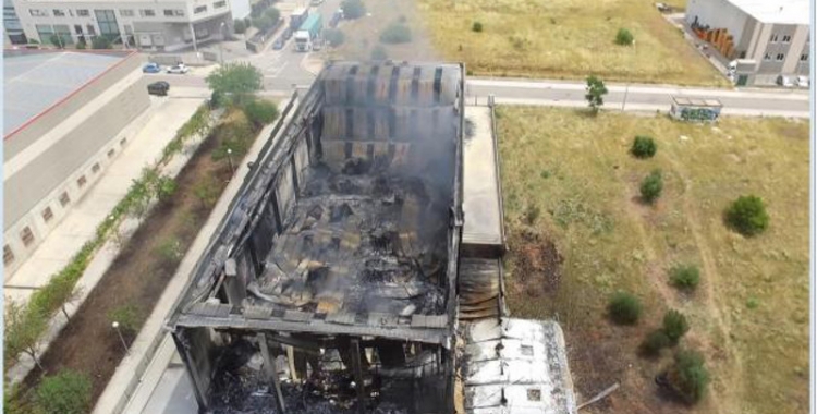 Vista aèria de la nau després de l'incendi | Toni González 