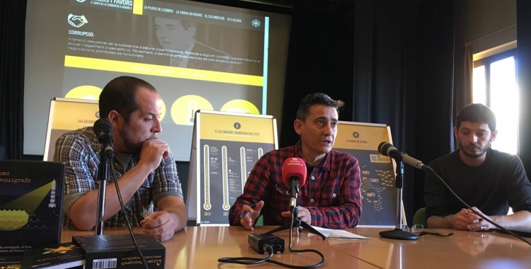 Lluís Perarnau (centre) en un acte de La Crida el novembre passat. Foto: Crida per Sabadell