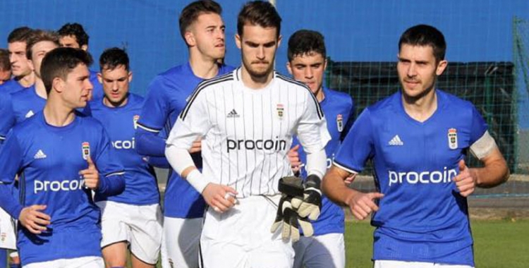 Álvaro Chaparro vestint els colors de l'Oviedo